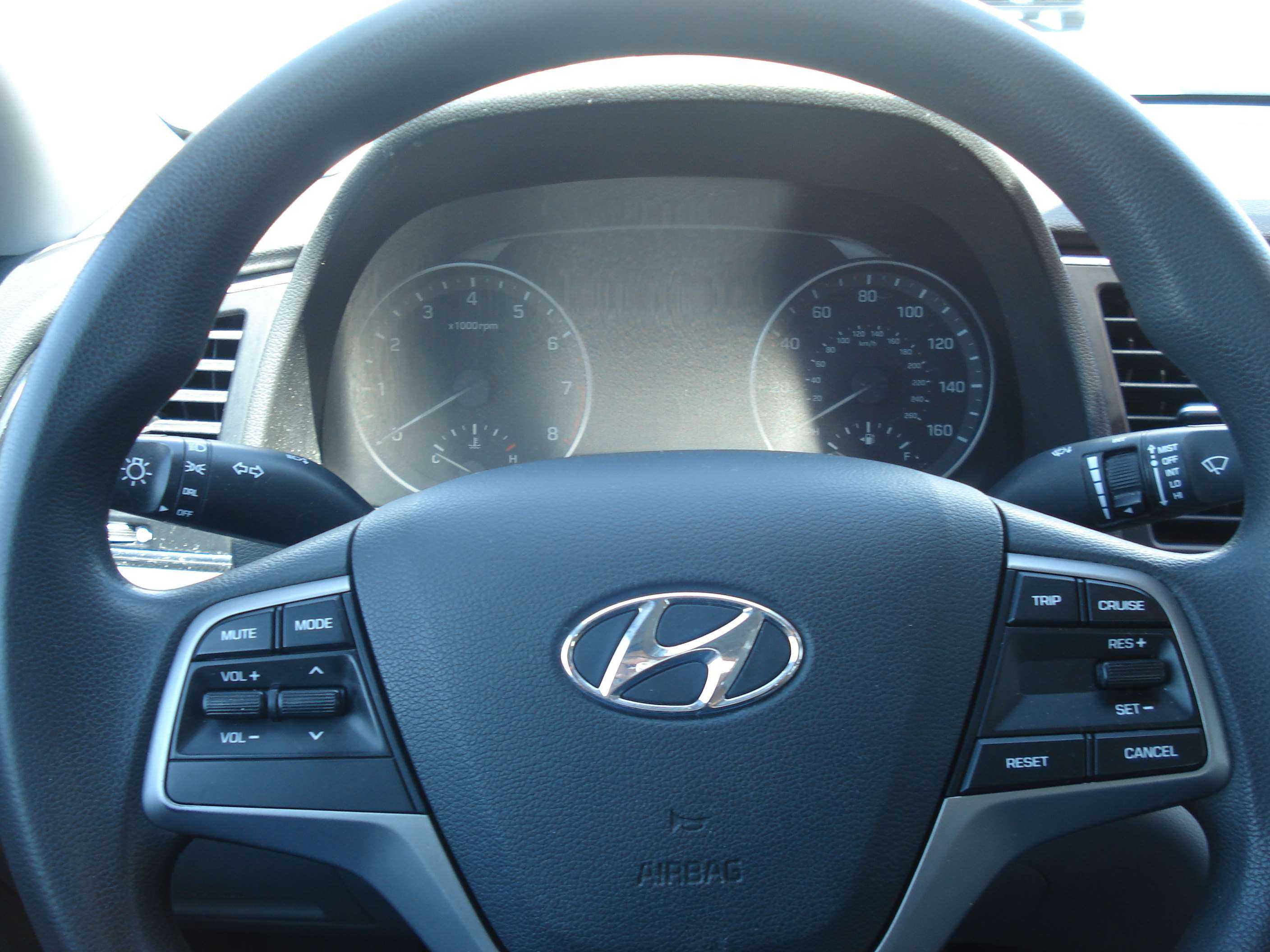 Hyundai Elantra Image 15