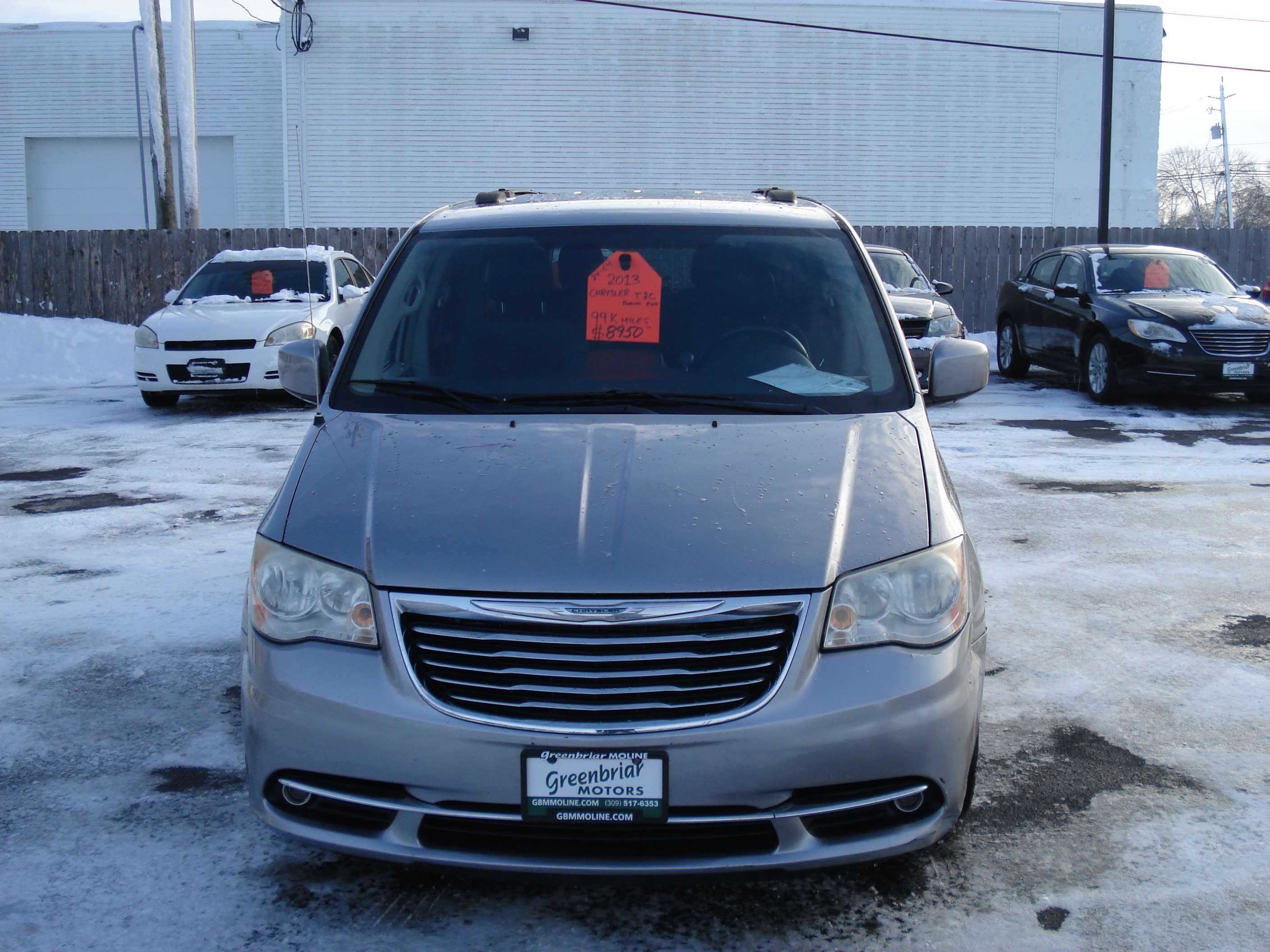 Chrysler Town And Country Image 3